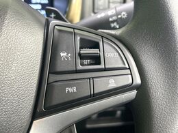 【アダプティブクルーズコントロール】高速道路での長距離走行が楽に！！自動で速度を保つクルーズコントロールが、衝突軽減システムと連携し、前方の車両を感知して車間を保つように速度調節してくれます！！