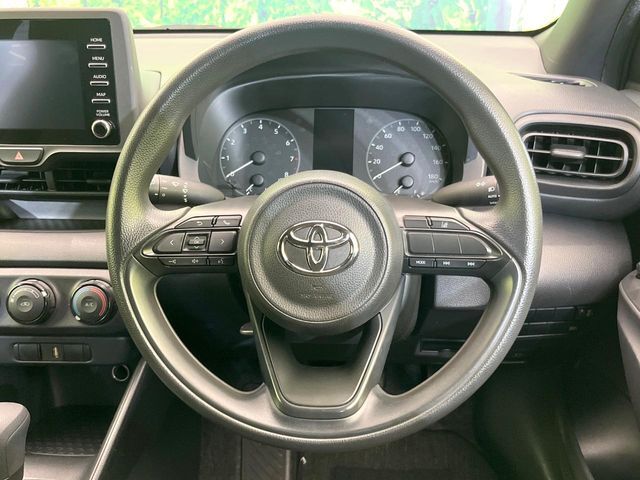 インテリアに合わせたデザインのステアリングは、運転される方のことも考え、運転しやすい形状、大きさです。是非一度、実際に触ってお確かめください。
