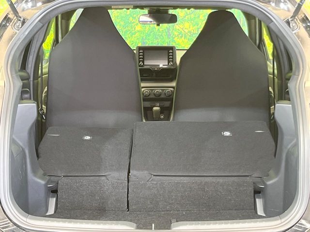 積み下ろしのしやすいデッキにはたっぷりと荷物を積み込んでいただけます。遊びから仕事まで、様々なシーンで頼れます♪