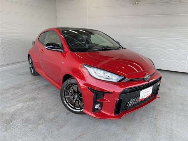 全車1年間の走行距離無制限のロングラン保証付きです。また、さらに安心をお求めの方には1年～2年の保証延長ができる「ロングランα保証」（有償）もお選びいただけます。