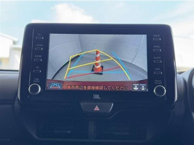 バックガイドモニター付きです！バックする際に後方の様子をモニター上に表示してくれます。運転席にいながら、後方が確認できるのでバックや駐車がスムーズに行えます。