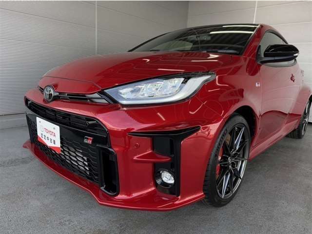 LEDヘッドランプです。十分な明るさを保ちつつも消費電力が少なく、バルブ寿命も長いのが特徴です。瞬時にMAXの光量を発揮するのもLEDならではです。☆LEDフォグランプも装備☆