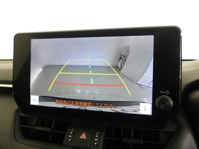 車庫入れや駐車で威力を発揮するのがバックモニター！ナビディスプレイに後ろの様子が映し出されるから安心です。