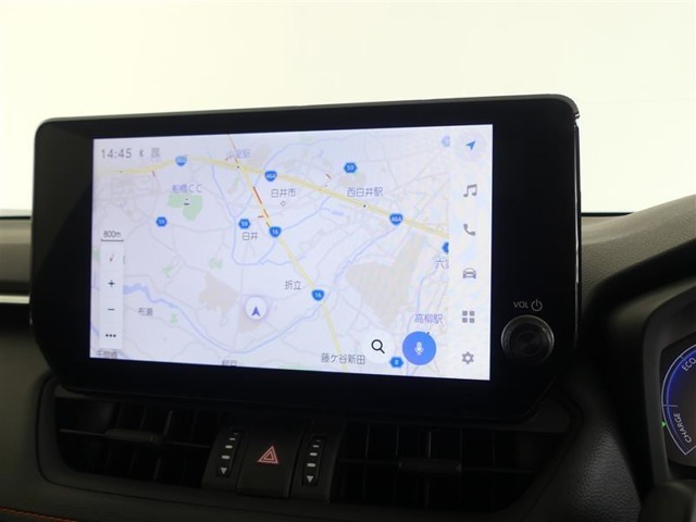 10.5インチのディスプレイオーディオ装着です。スマホとの通信で様々なサービスが楽しめます。TV視聴にも対応しています。