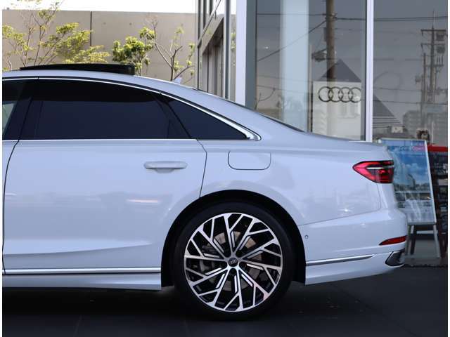 アウディ A8 60 TFSI e クワトロ 4WD 2023年 1.8万キロ (兵庫県