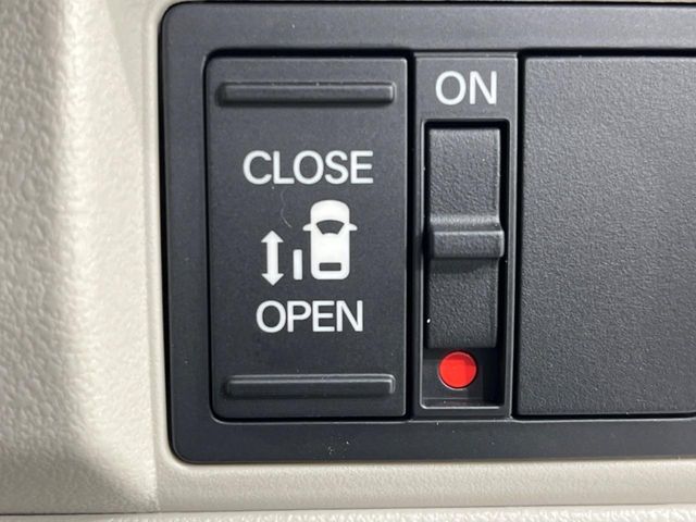 【パワースライドドア】スマートキーや運転席のスイッチでスライドドアの開閉が可能♪電動だから力を入れてドアを開ける必要が無く、小さいお子様でも、重い荷物を持っている時もラクに開け閉めできます♪