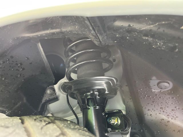 お車を安心してお乗りいただく為には、足回りの定期点検が欠かせません。サービスサポート（有償保証）では無料点検もご提供しており、安心のカーライフをお過ごしいただけるサポート体制が整っています。