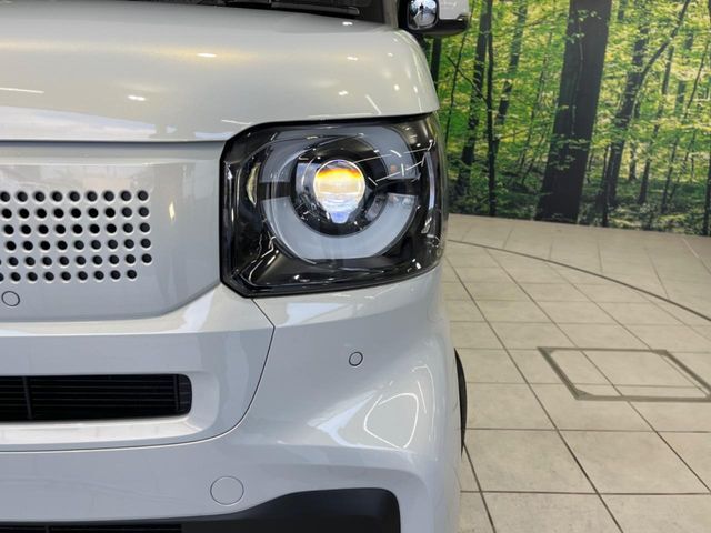 【LEDヘッドライト】悪天候や夜間走行時も良好な視界を確保し安心して運転できる高輝度LEDヘッドライトを装備！点灯速度が早く、消費電力も抑えられています。
