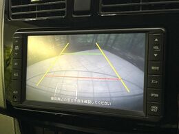 【バックカメラ】駐車時に後方がリアルタイム映像で確認できます。大型商業施設や立体駐車場での駐車時や、夜間のバック時に大活躍！運転スキルに関わらず、今や必須となった装備のひとつです！