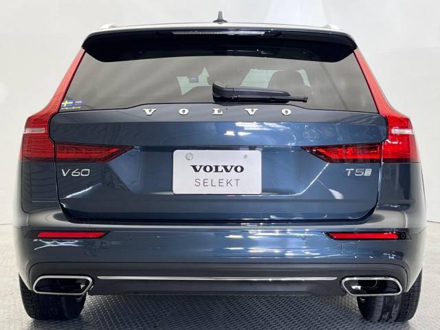 当店の認定中古車（VOLVO　APPROVED　CAR）はメーカー基準の車齢・走行に応じた内外装・機関の176項目もの項目に厳密な点検を実施。すべての基準を満たした自信を持ってお届けする中古車です。