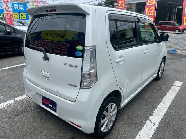 ご来店されたお客様に詳しくお話をさせて頂きために、「修復歴の有無」「不具合箇所の確認」「セールスポイント」等のご案内を行っておりますので、より安心してお乗り頂けるお車となります