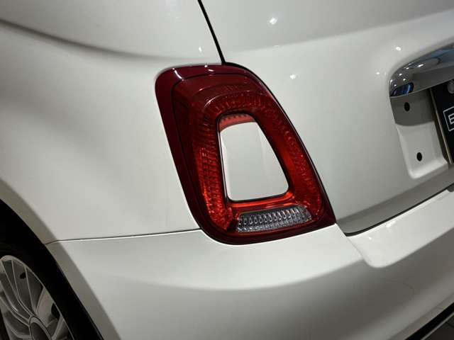 FIATらしい台形のテールランプ
