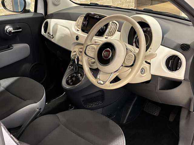 FIATらしい可愛らしい内装。女性にも人気です。禁煙車です。