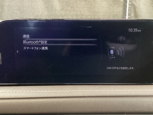 Apple Carplay・Android Auto対応！マツダ コネクト（コマンダーコントロール）でスマートフォンを操作して、通話、音楽を聴いたり、マップで目的地を調べることができます。