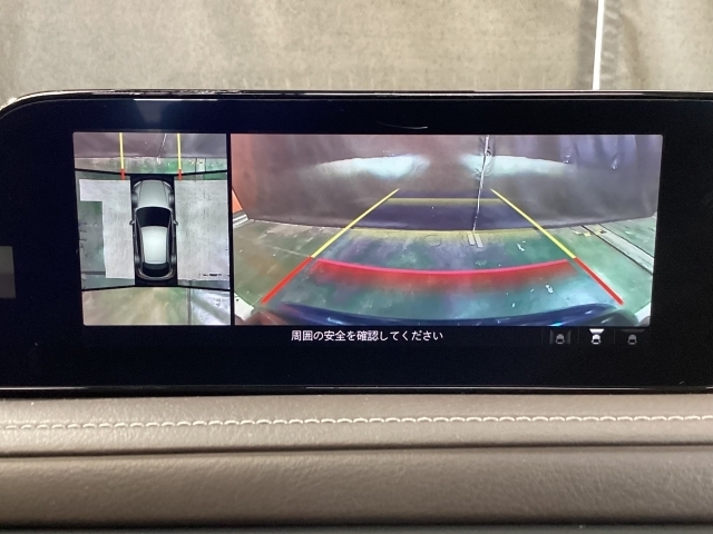 狭い場所での駐車やすれ違いなどでより的確な運転操作に役立つ360°ビューモニターが装備されています。