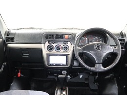 操作性に優れた運転席となります！小物入れや各ボタンの配置にこだわり、使いやすいです！座り心地もよく視認性も良好なのでロングドライブもお任せ下さい！