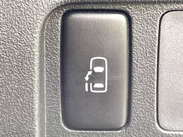 【パワースライドドア】スマートキーや運転席のスイッチでスライドドアの開閉が可能♪電動だから力を入れてドアを開ける必要が無く、小さいお子様でも、重い荷物を持っている時もラクに開け閉めできます♪