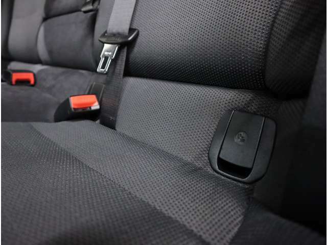 後席にはチャイルドシートの固定装置(ISO-FIX)が備わっています。