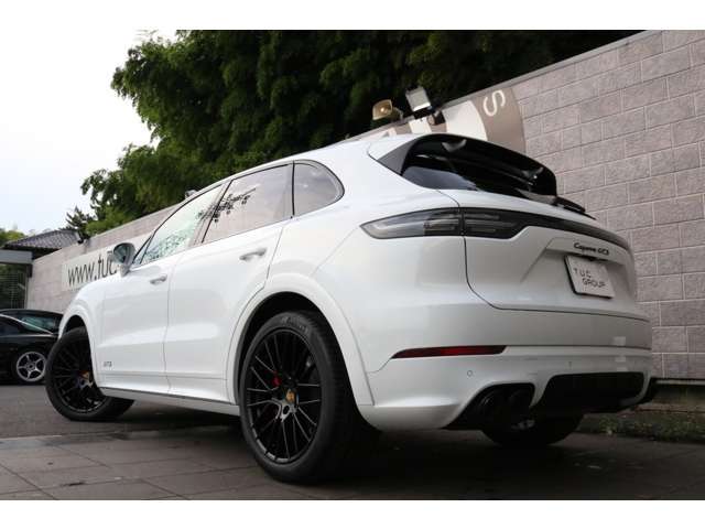 ハイレベルなスポーツ性能とオフロードでの走行性能を併せ持つスーパーSUV　ポルシェ　カイエンGTS　入庫です！外装色は人気のホワイトを配色！