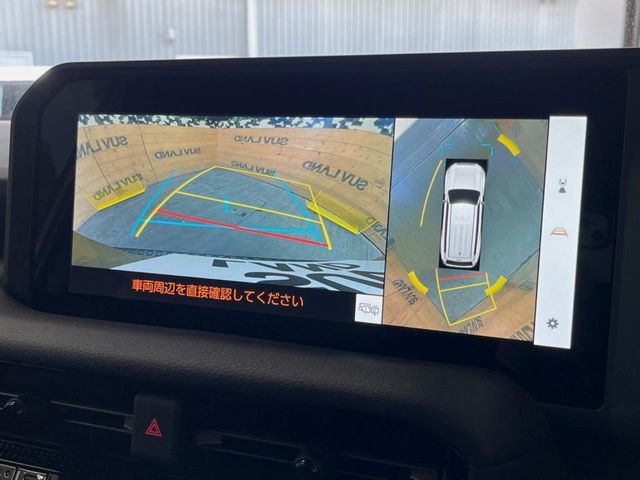 【パノラミックビューモニター】専用のカメラにより、上から見下ろしたような視点で360度クルマの周囲を確認することができます☆死角部分も確認しやすく、狭い場所での切り返しや駐車もスムーズに行えます。