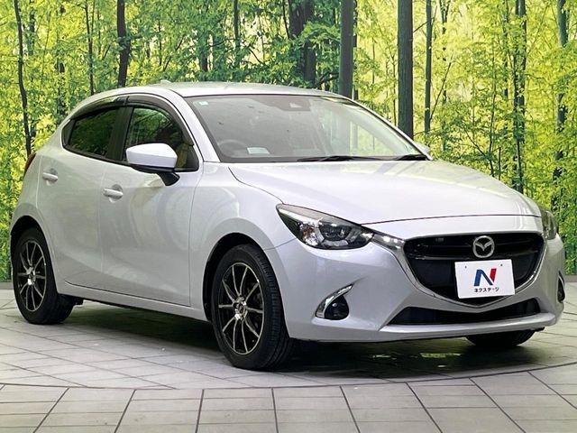 高透明度のガラス皮膜で撥水はもちろん、上質なツヤ・光沢を実現。紫外線や酸性雨から大切な愛車を保護し、色あせ・劣化を防止。「弾スプラッシュコート」、「弾プリミッサコート」からお選びいただけます。