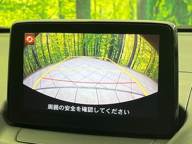 【バックカメラ】駐車時に後方がリアルタイム映像で確認できます。大型商業施設や立体駐車場での駐車時や、夜間のバック時に大活躍！運転スキルに関わらず、今や必須となった装備のひとつです！