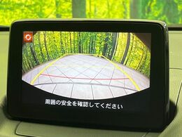 【バックカメラ】駐車時に後方がリアルタイム映像で確認できます。大型商業施設や立体駐車場での駐車時や、夜間のバック時に大活躍！運転スキルに関わらず、今や必須となった装備のひとつです！