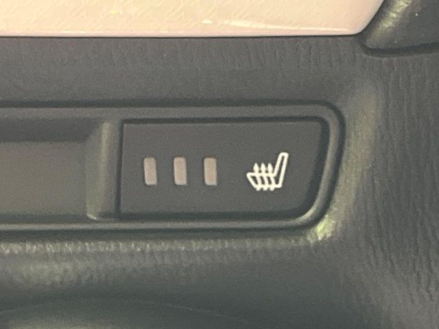 【シートヒーター】寒い日に重宝するシートヒーター！エアコンより早く温まってくれるので寒がりの人も安心ですね♪エアコンの温風は乾燥するから苦手、という方にもをおすすめです。