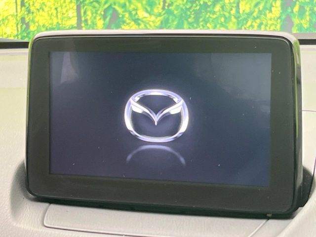 【マツダコネクトナビ】車内の雰囲気にマッチした一体型タイプのナビ。各種車輌設定やBluetooth再生等、様々な機能が楽しめます。直感的なダイヤル操作が可能で、使い勝手も良好です。