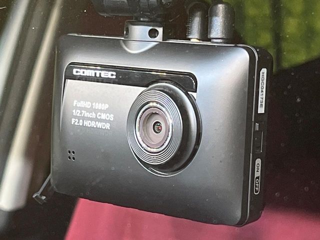 【ドライブレコーダー】安心・安全なカーライフに必須のドライブレコーダーを装備！走行中はもちろん、あおり運転や事故に遭遇した際の状況も映像で記録し、万一のリスクに備えます。