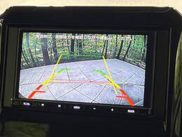 【バックカメラ】駐車時に後方がリアルタイム映像で確認できます。大型商業施設や立体駐車場での駐車時や、夜間のバック時に大活躍！運転スキルに関わらず、今や必須となった装備のひとつです！
