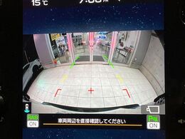 【バックカメラ】駐車時に後方がリアルタイム映像で確認できます。大型商業施設や立体駐車場での駐車時や、夜間のバック時に大活躍！運転スキルに関わらず、今や必須となった装備のひとつです！