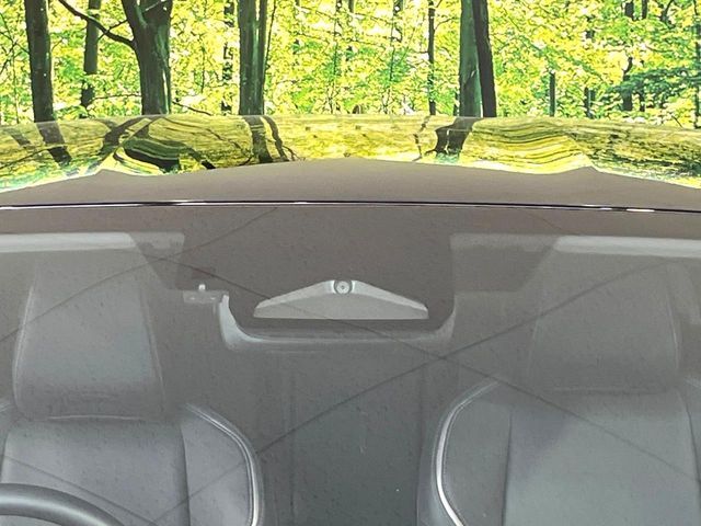 【トヨタセーフティセンス】走行中に前方の車両等を認識し、衝突しそうな時は警報とブレーキで衝突回避と被害軽減をアシスト。より安全にドライブをお楽しみいただけます。