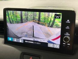 【バックカメラ】駐車時に後方がリアルタイム映像で確認できます。大型商業施設や立体駐車場での駐車時や、夜間のバック時に大活躍！運転スキルに関わらず、今や必須となった装備のひとつです！