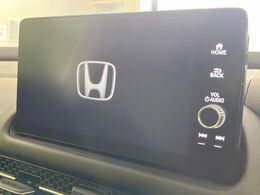 【メーカー純正9型ナビ】インテリアに溶け込むスタイリッシュな「専用設計」メーカーナビを装備♪視認性や操作性など基本性能にも優れ、より上質なカーライフをお楽しみいただけます。