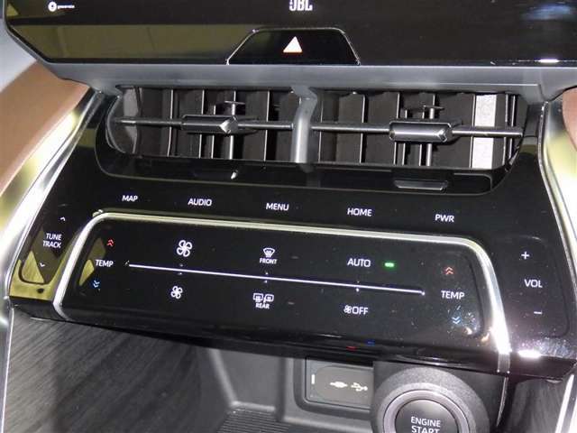 【オートエアコン】お好みの温度に設定して頂くと、車内の温度を自動調整♪快適にクルマの中を過ごして頂けます。