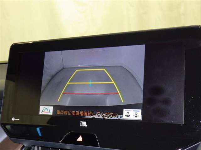 バックモニターも装備しております。バックギアに入れるとナビ画面に車の後方が映し出されます。これで後方確認も安心！