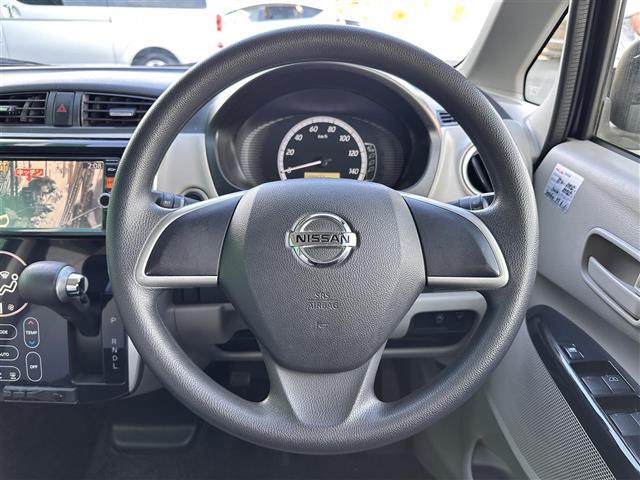 【ステアリング】軽い力で扱いやすいハンドルです。目立つ傷やスレなどなく綺麗な状態です！除菌プランいれていただくとさらに快適に！清潔なお車はお子様にも安心ですね！