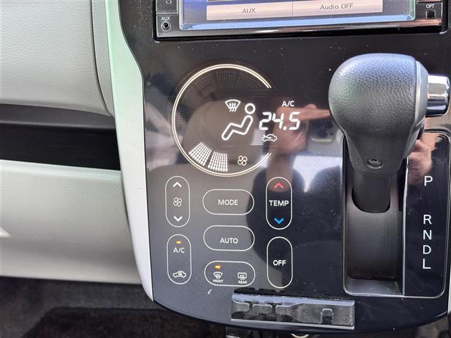 【オートエアコン】車内温度を感知して自動で温度調整をしてくれるのでいつでも快適な車内空間を創り上げます！