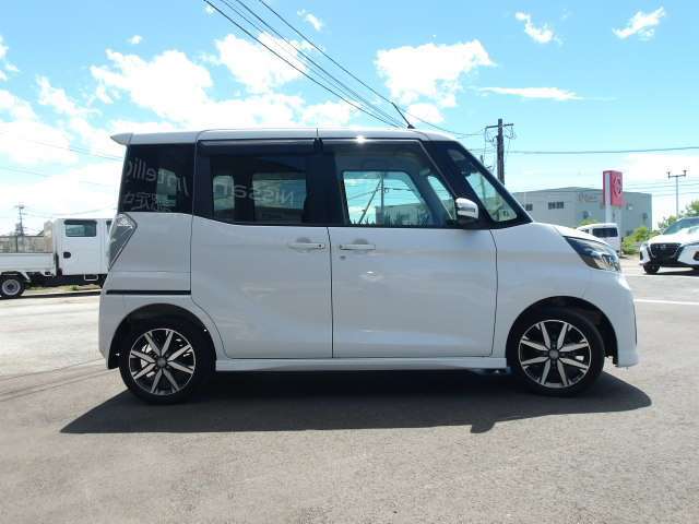 両側スライドドアですので、狭い駐車場での、乗り降りも、しやすく便利です。