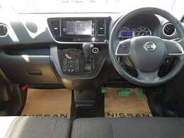 操作しやすい運転席廻り！操作パネルも使いやすい！！ドライブが楽しくなります！