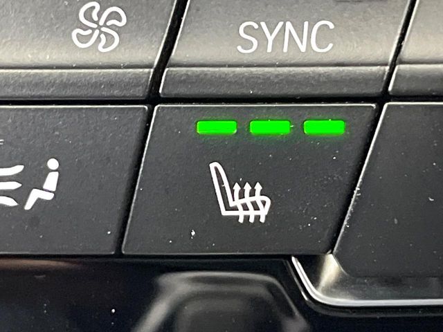 ●フロントシートヒーティング：運転席・助手席共に三段階で調節が可能なシートヒーターを装備しております。季節を問わず快適にご使用いただけます。