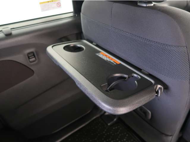 シートバックテーブル