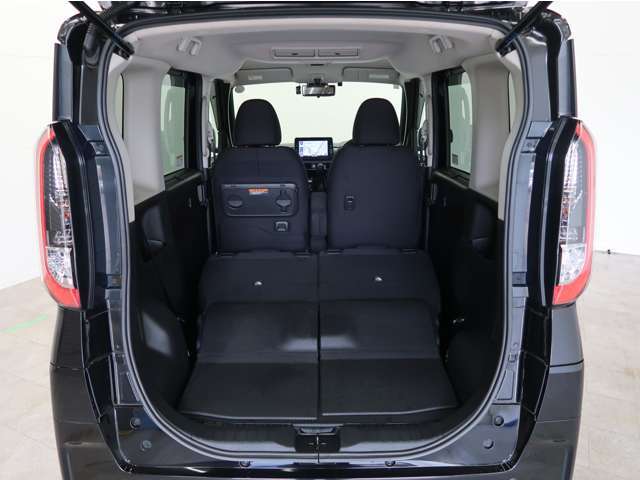 リヤシートを倒す事で荷室を広く使えます！