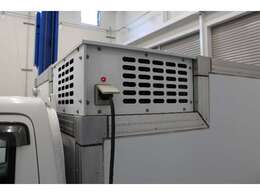 電源は100V電源で夜間に冷却しておきます。