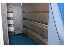 夜間に蓄冷し、庫内を5℃～10℃に保持します。