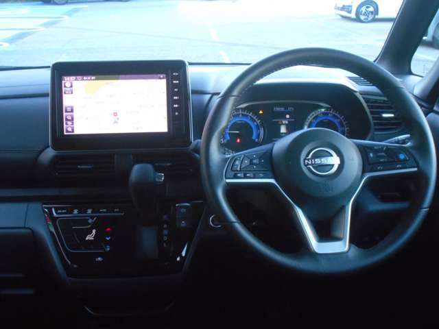 運転席周りも視界もよくハンドルも軽い取り回しなのですごく運転がしやすい車です。