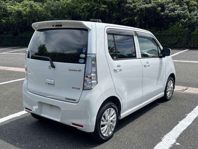 ★徹底した車両クリーニング！入庫した際には徹底したクリーニングをしております！内装だけではなく外装、エンジンルームなど細かい部分まで綺麗に清掃します♪★