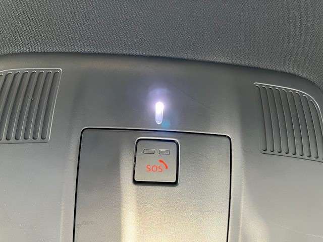 24時間いつでもネットワークにつながる車載通信機「コネクティッドサービス」を標準装備。オペレーターによる緊急時のサポートやスマホアプリによる車両状態確認や一部機能の遠隔操作等を行なうことが可能です。