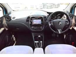 【インパネ周り】視界がよく運転しやすい設計となっております。インパネ周りもすっきりと洗練されたデザインで高級感が溢れています☆日々のドライブを飽きさせません♪